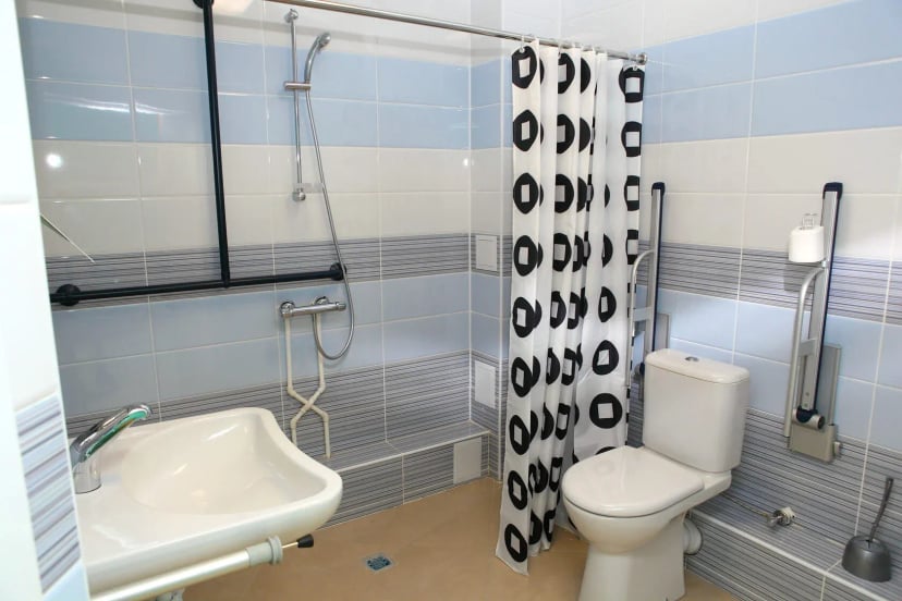 Оборудованный санузел в Клиническом Институте Мозга